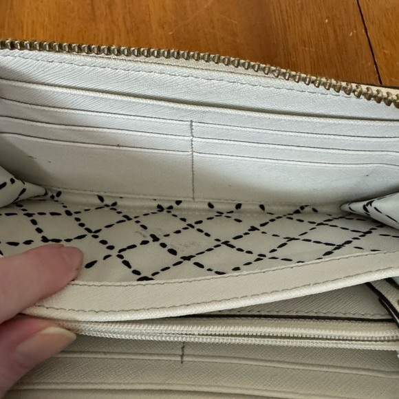 Kate Spade ivory hard leather zip close wallet 7.5x4 - Picture 5 of 10